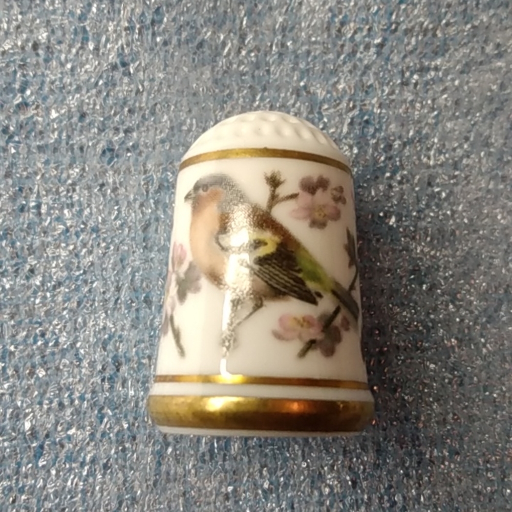Franklin Porcelain 1979 Thimble Birds Flowers Chaffinch Fringilla Coelebs